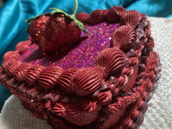 Strawberry cake jewelry box - Image 2